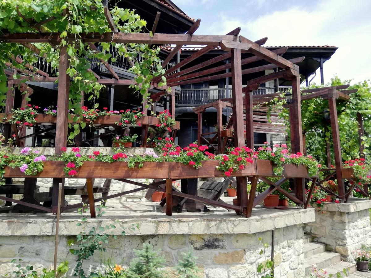 Trifon Zarezan Family Hotel Glavatartsi Eksteriør billede