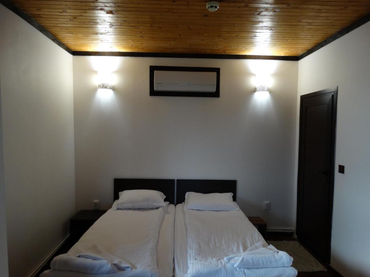 Trifon Zarezan Family Hotel Glavatartsi Eksteriør billede