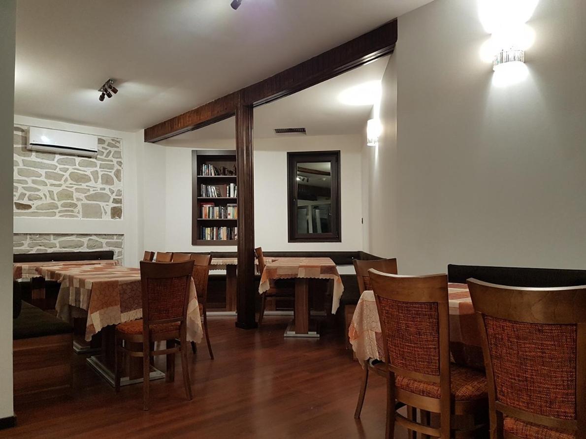 Trifon Zarezan Family Hotel Glavatartsi Eksteriør billede