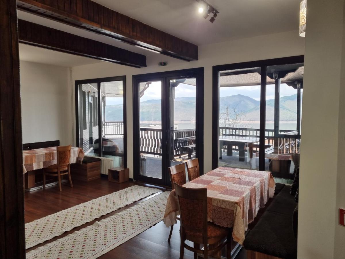 Trifon Zarezan Family Hotel Glavatartsi Eksteriør billede