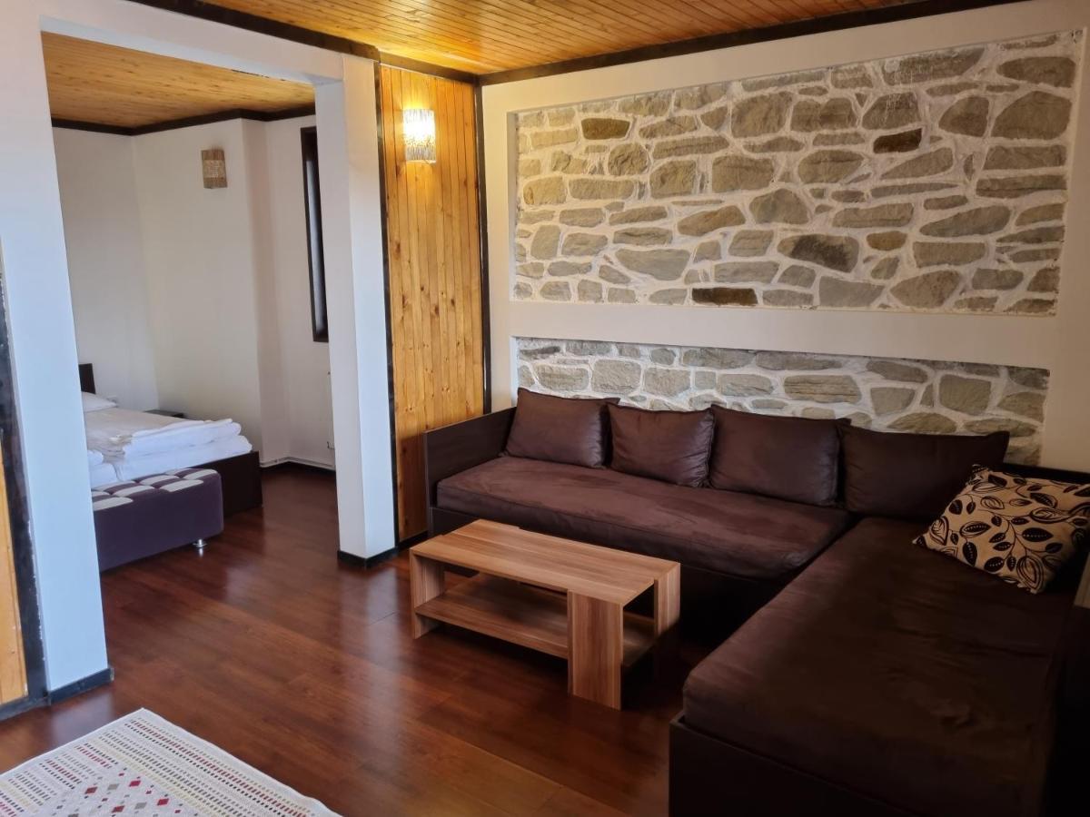 Trifon Zarezan Family Hotel Glavatartsi Eksteriør billede
