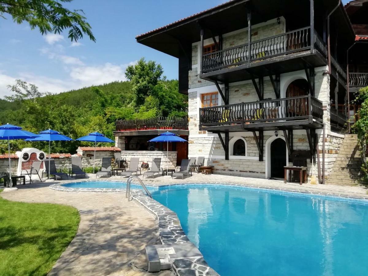 Trifon Zarezan Family Hotel Glavatartsi Eksteriør billede