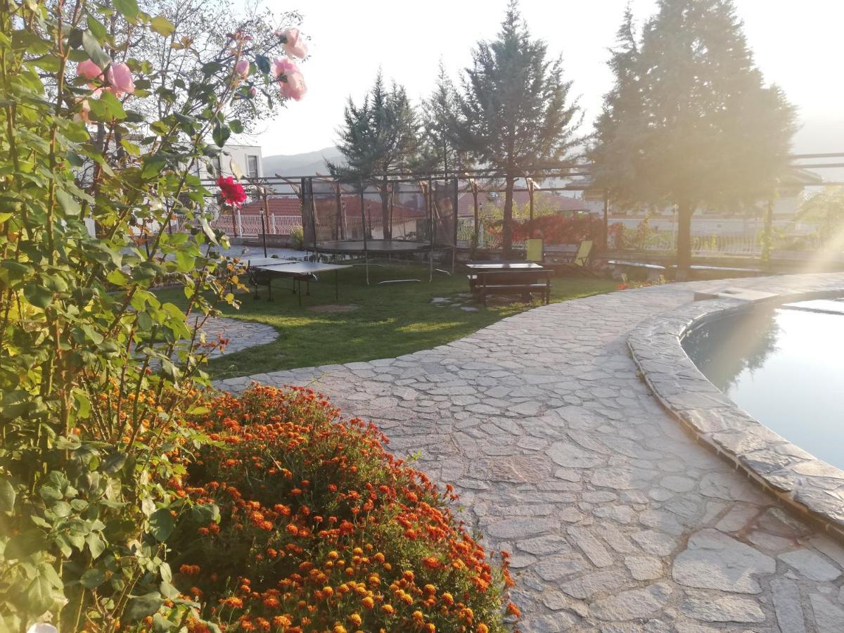 Trifon Zarezan Family Hotel Glavatartsi Eksteriør billede